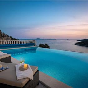 3 Bedroom Villa in Uvala Ljubljeva near Trogir, sleeps 6-7